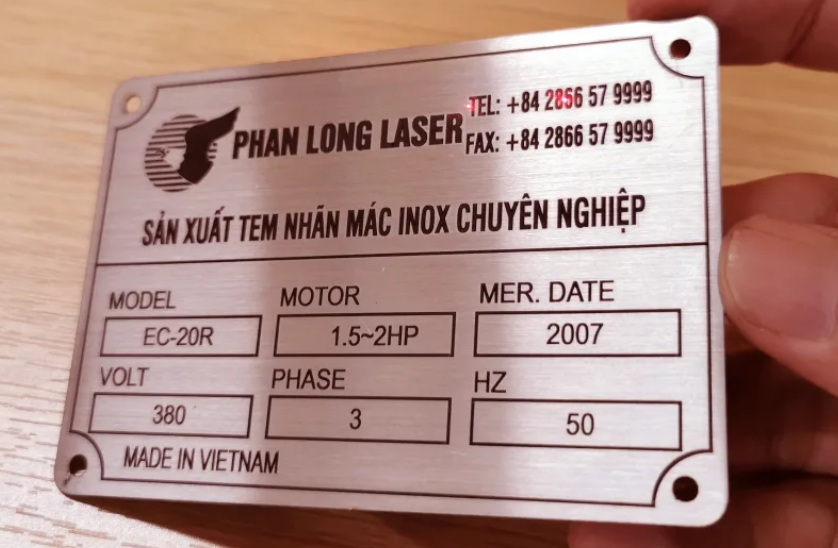 Gia công tem nhãn inox cho sản phẩm cao cấp - TNT Group Label Metal